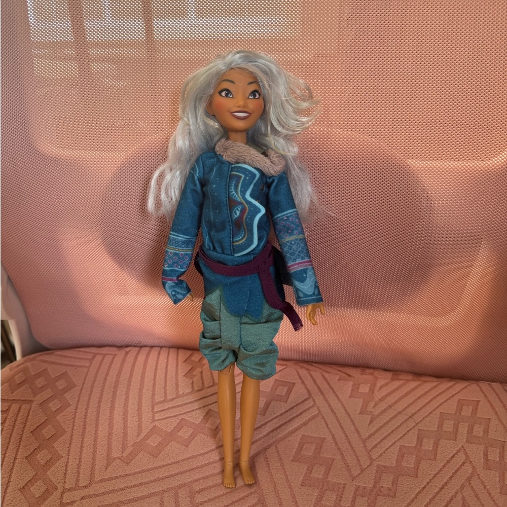 Disney Raya and the last dragon 11 1/2” tall doll